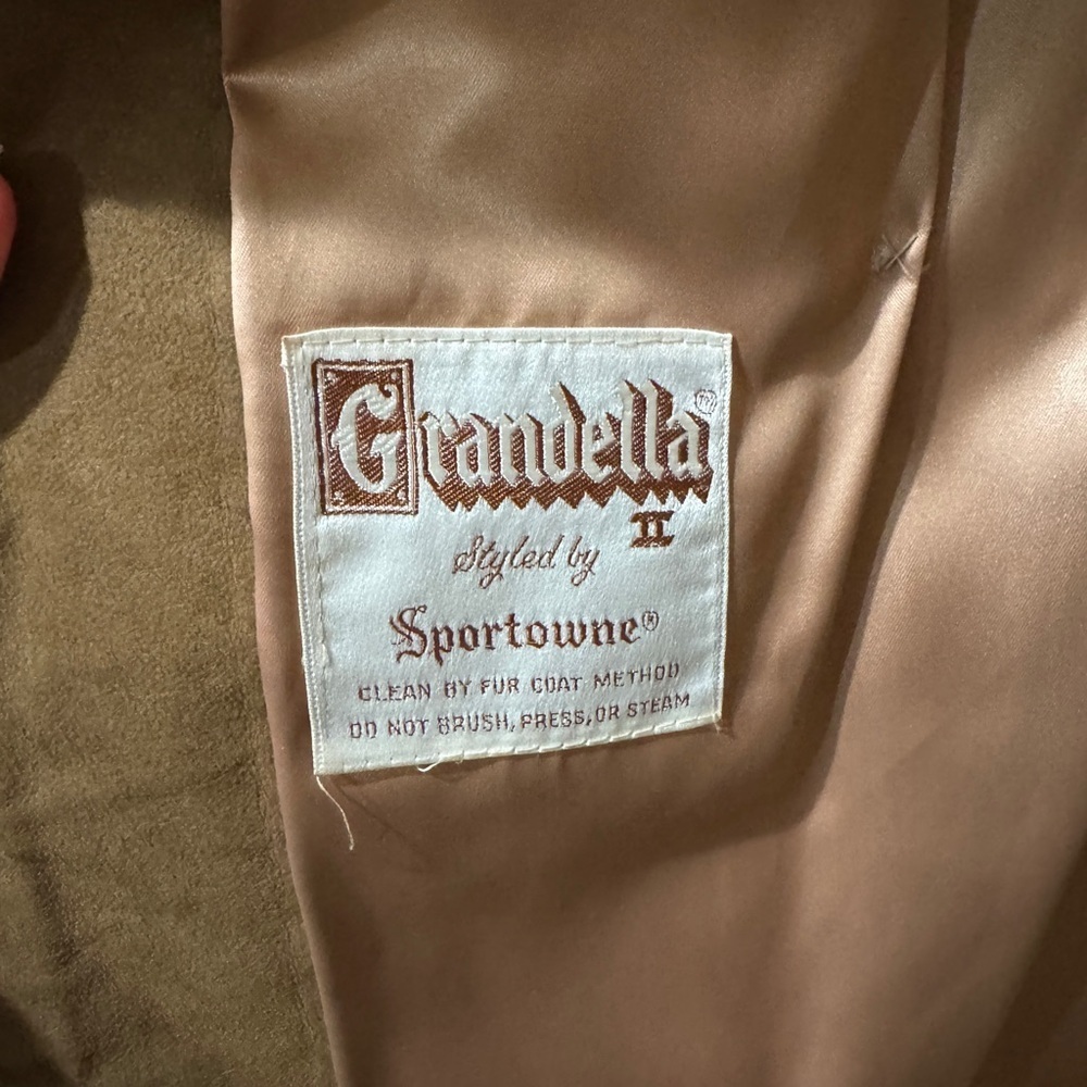 Luxurious Tan Gaux Fur Coat by Grandella| Vintage| Sportowne| - Picture 4 of 7
